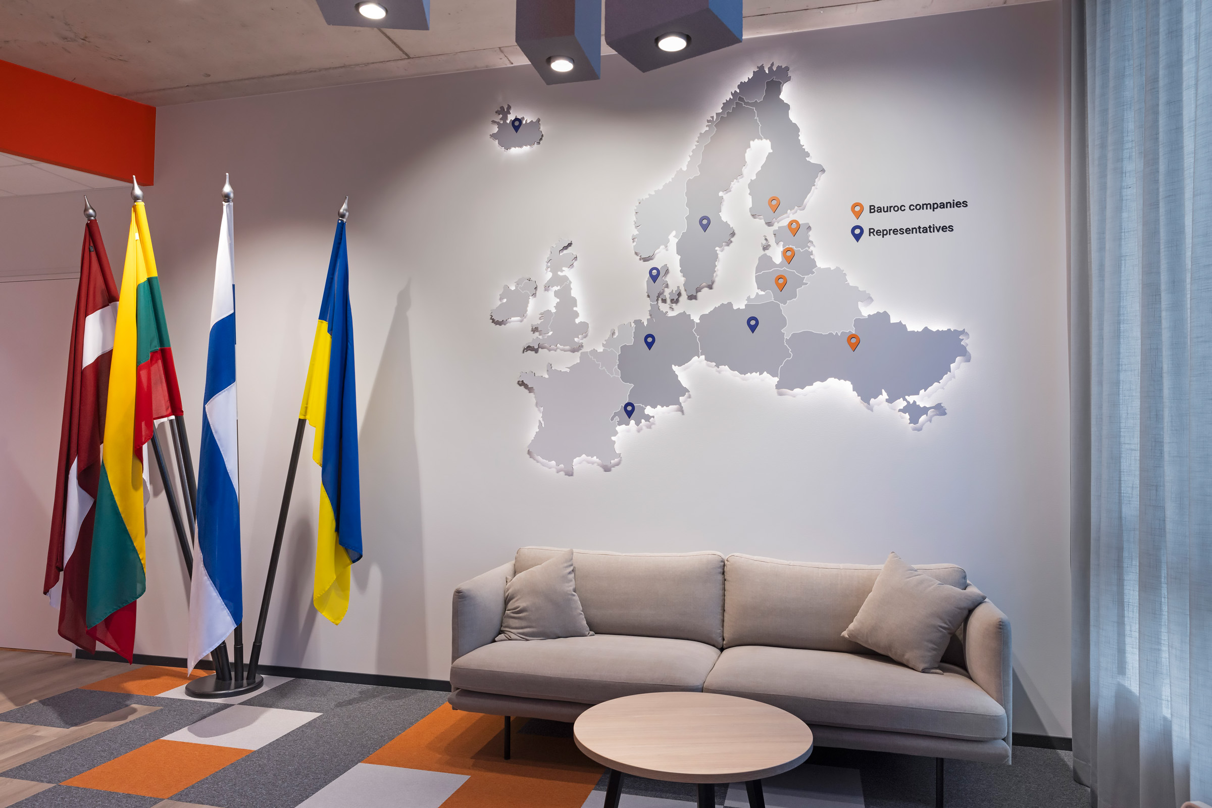Bauroci valgustusega kaart peakontori fuajee seinal