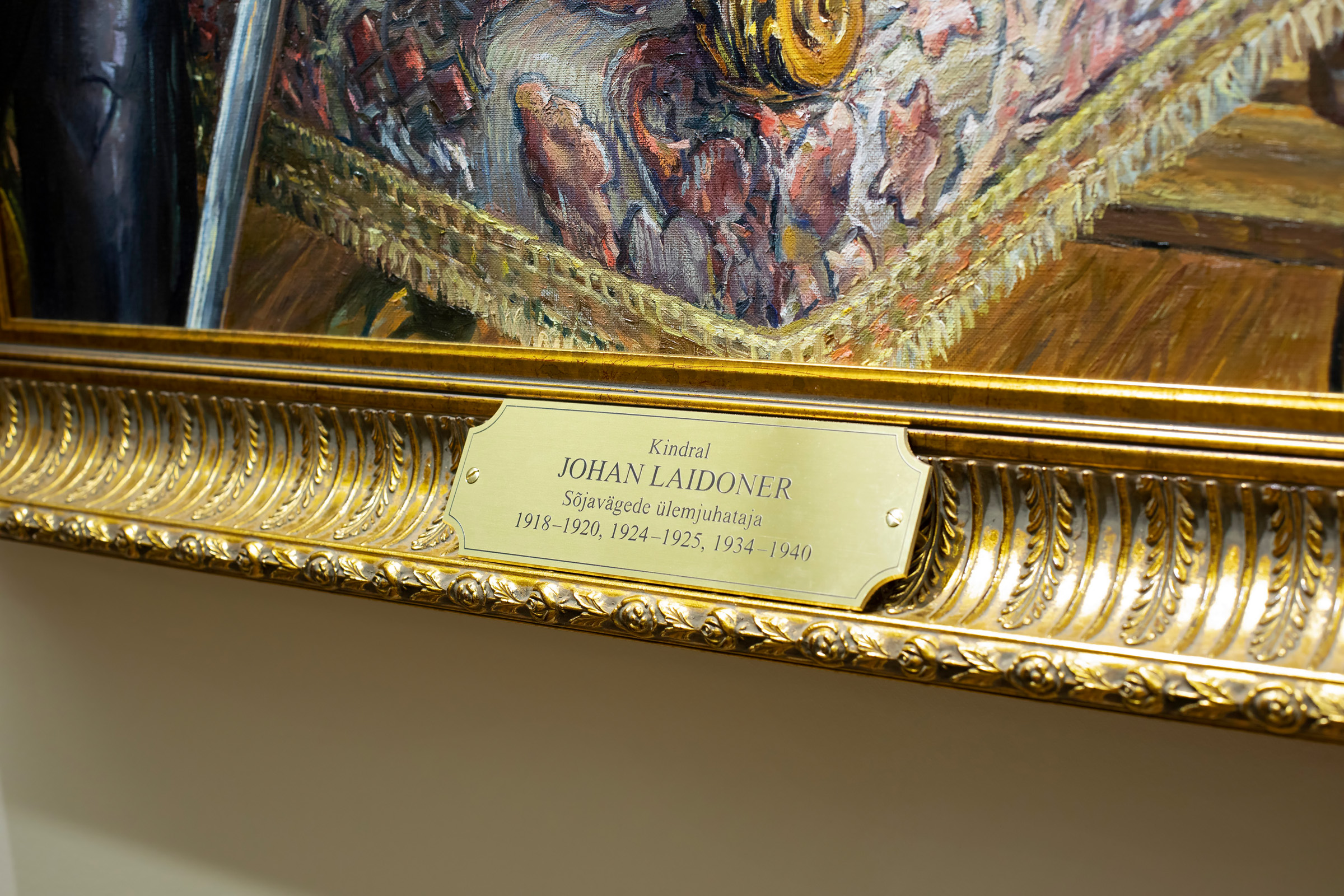 Kaitseväe juhatajate portreegalerii nimeplaadid