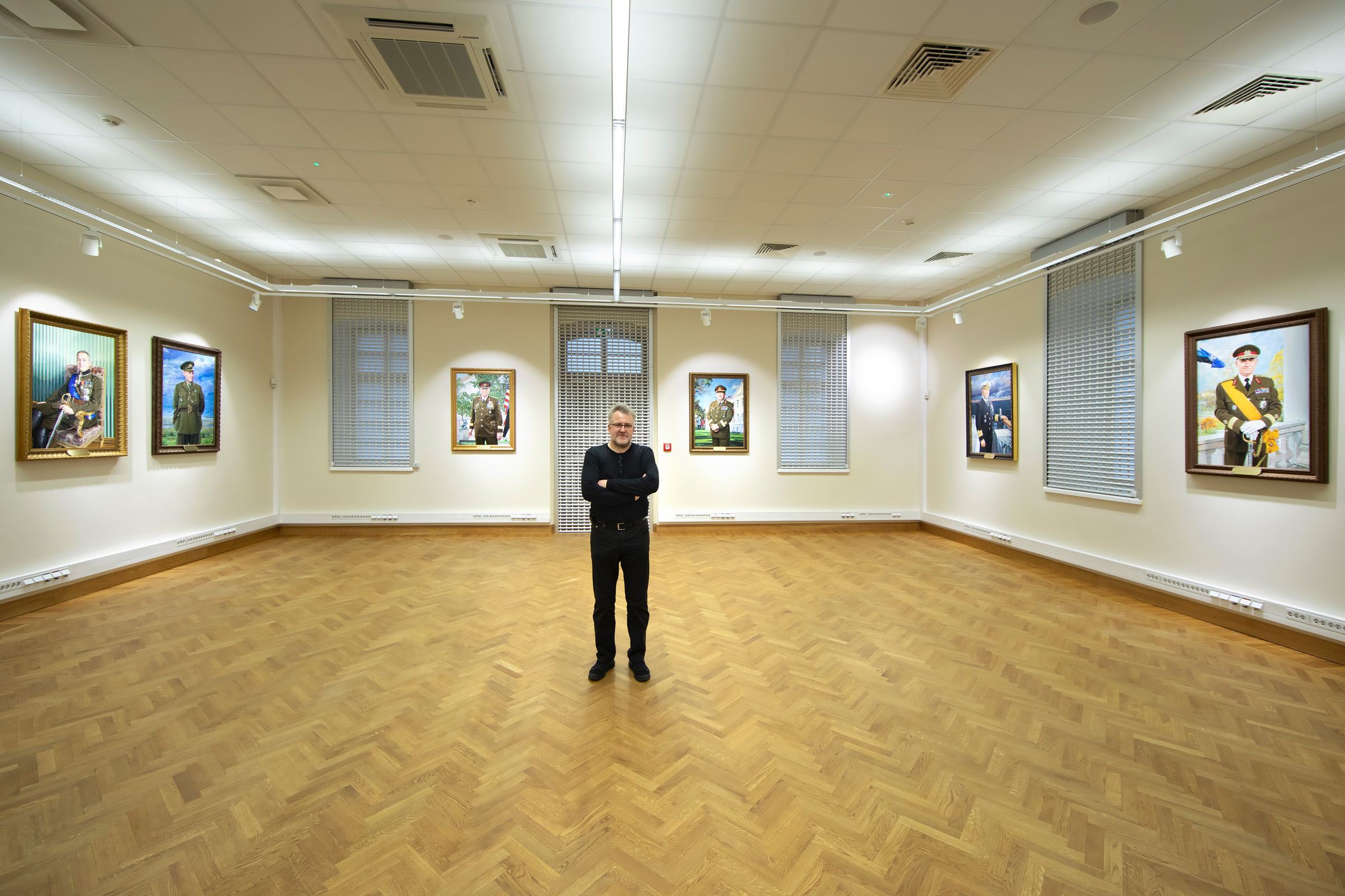 Kaitseväe juhatajate portreegalerii nimeplaat
